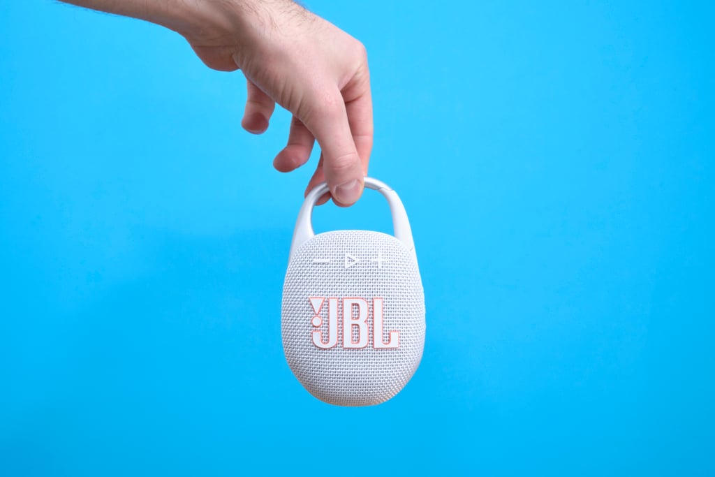 JBL Clip 5 Test | Clip 5 in der Hand