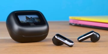 JBL Live Flex 3 im Test: Überraschend gute In-Ears mit Display-Case