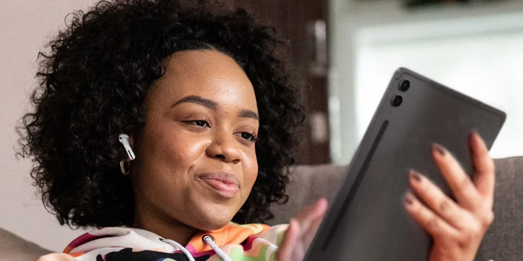 Die Samsung Galaxy Buds3 Pro bieten LE Audio.