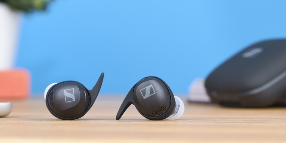 HIFI.DE Test Titelbild | Sennheiser Momentum Sport