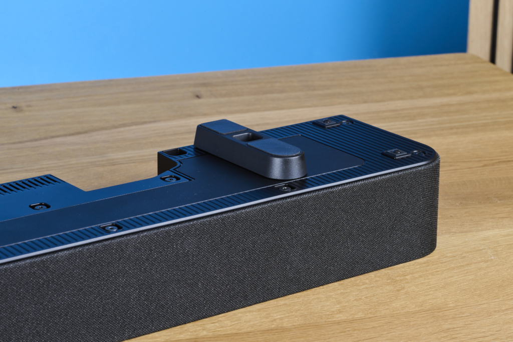 Erhöhter Fuß unter der Soundbar