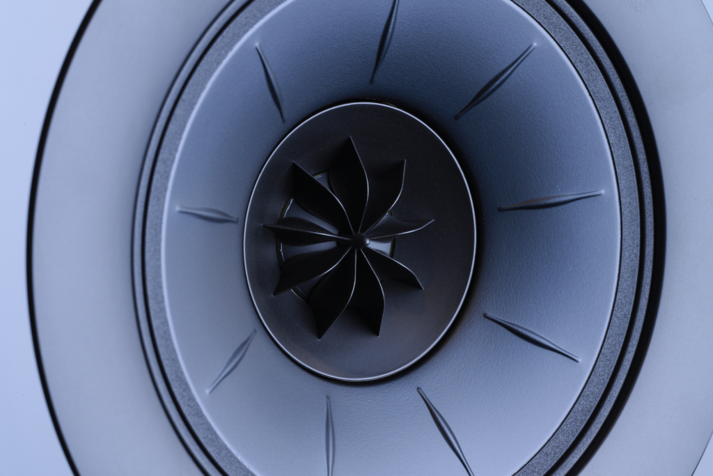 Hochtäner Detailaufnahme KEF R5 Meta Atmos-Set