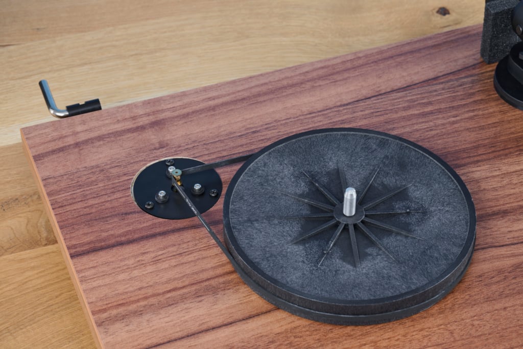 Plattenspieler bis 500 Euro Pro-Ject E1 BT Riemenantrieb