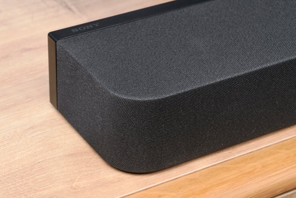 Detailaufnahme Oberseite links Atmos-Speaker Sony Bravia Theatre Bar 9