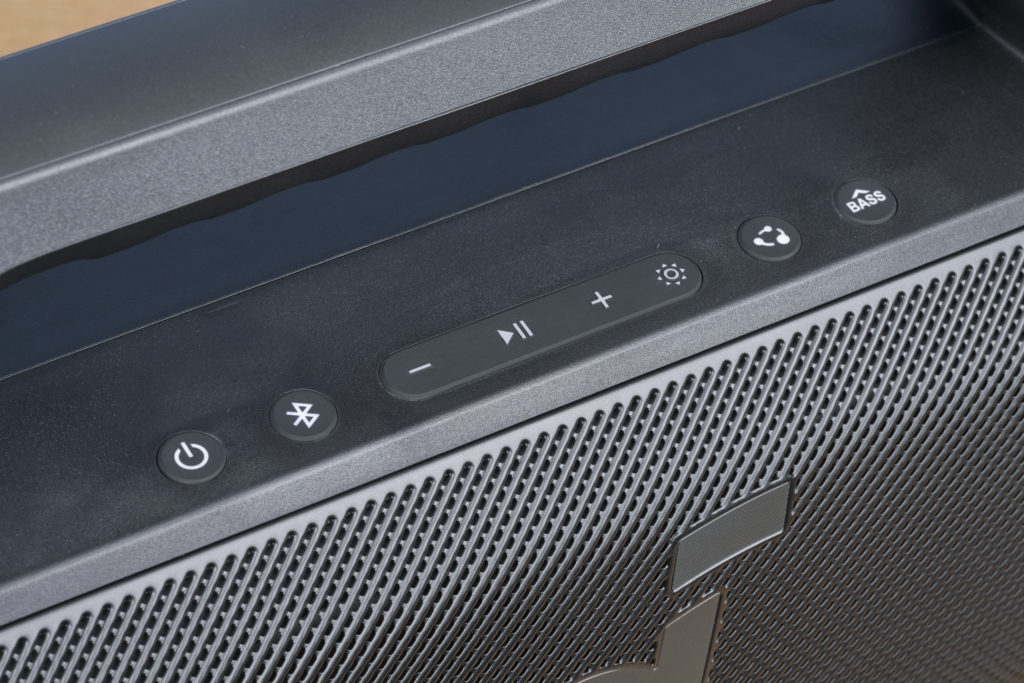 Soundcore Boom 2 Plus Test | Knöpfe Detailaufnahme