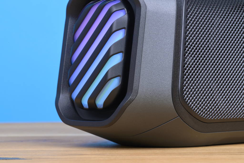 Soundcore Boom 2 Plus Test | Detailaufnahme Passiv-Radiatoren