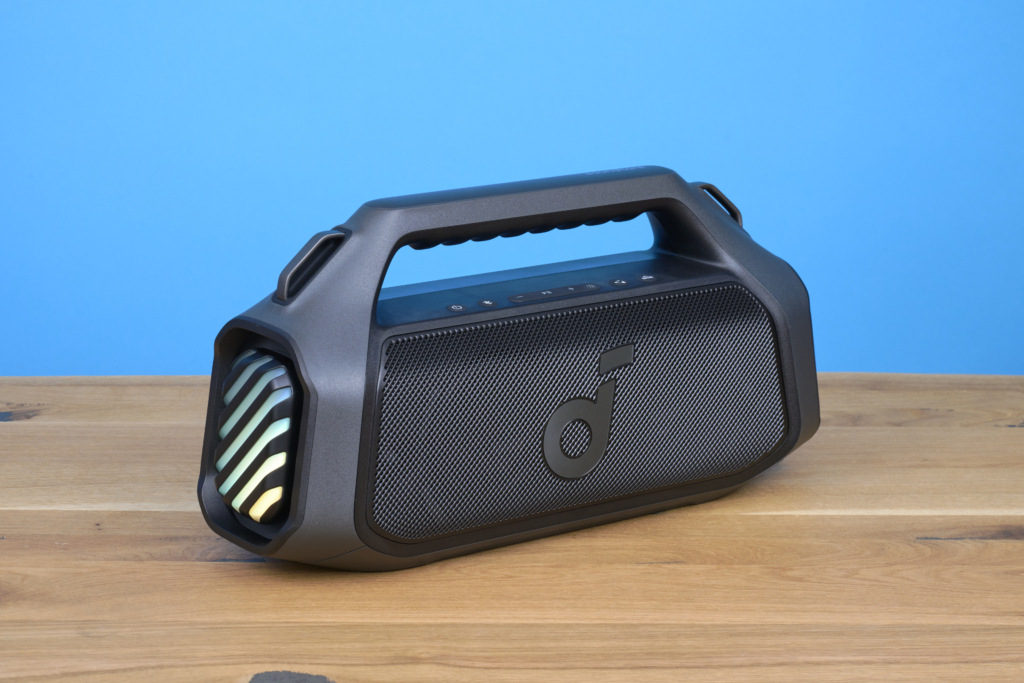 Soundcore Boom 2 Plus Test | Frontaufnahme Schräg