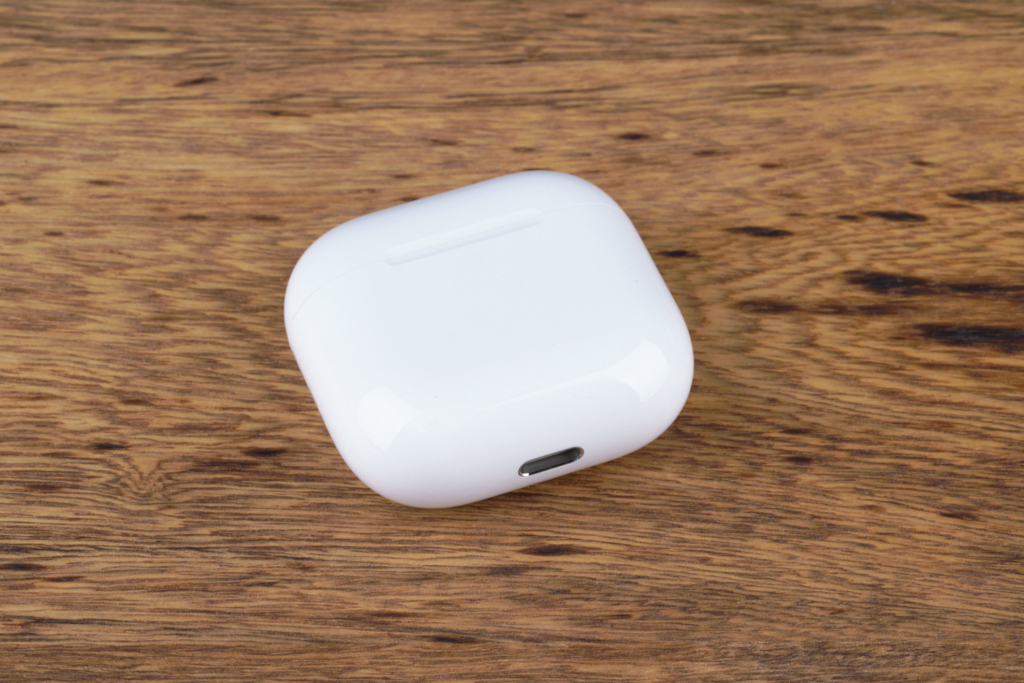 Apple AirPods 4 – Case