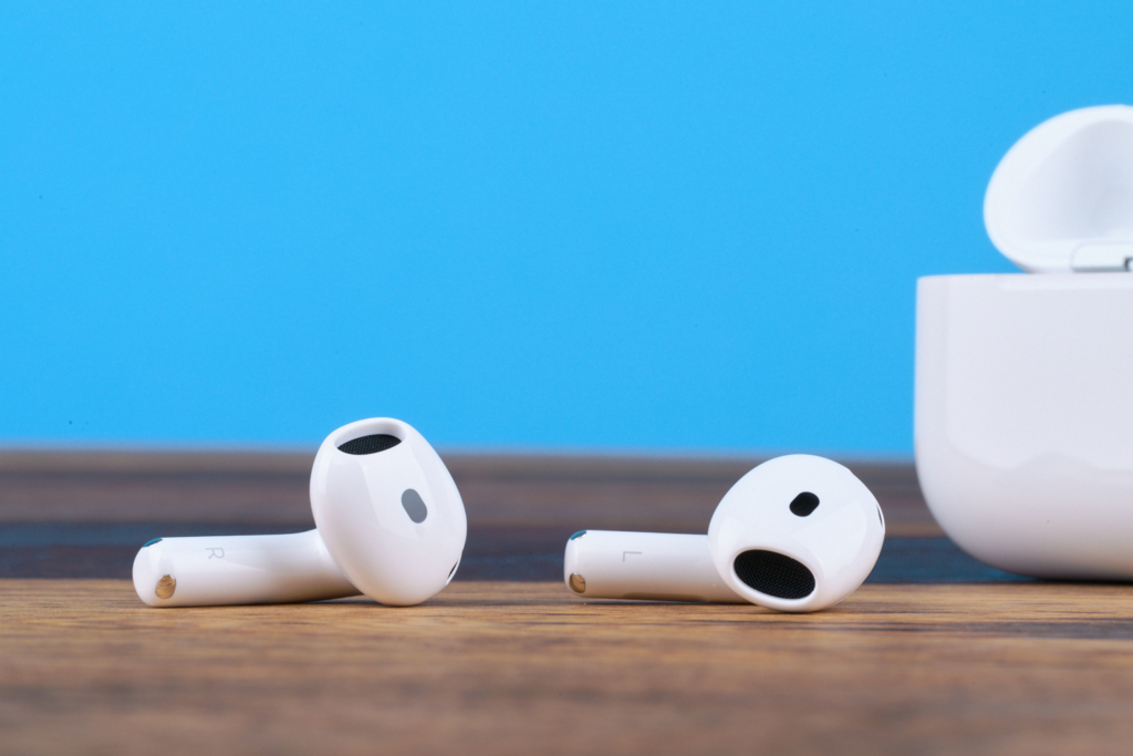 Apple AirPods 4 ANC vs Apple AirPods 4