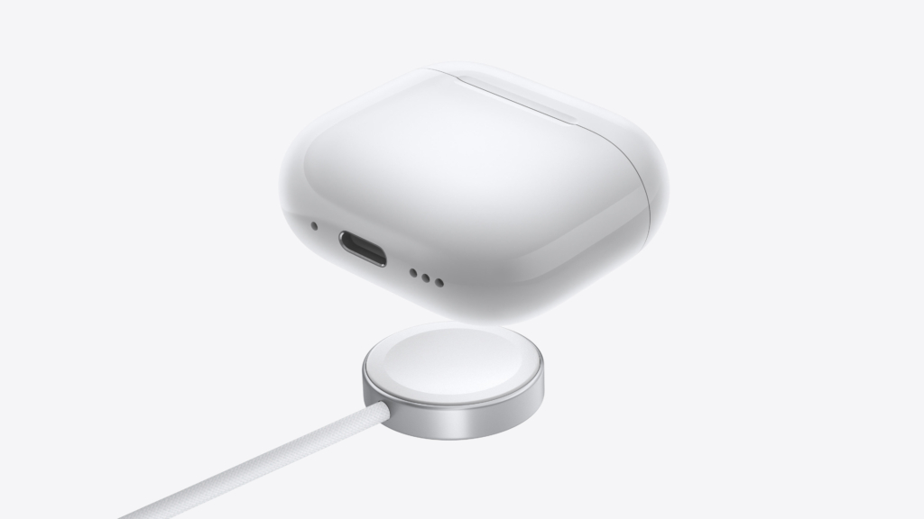 Nur die Apple AirPods 4 mit ANC sind kabellos via Qi aufladbar.