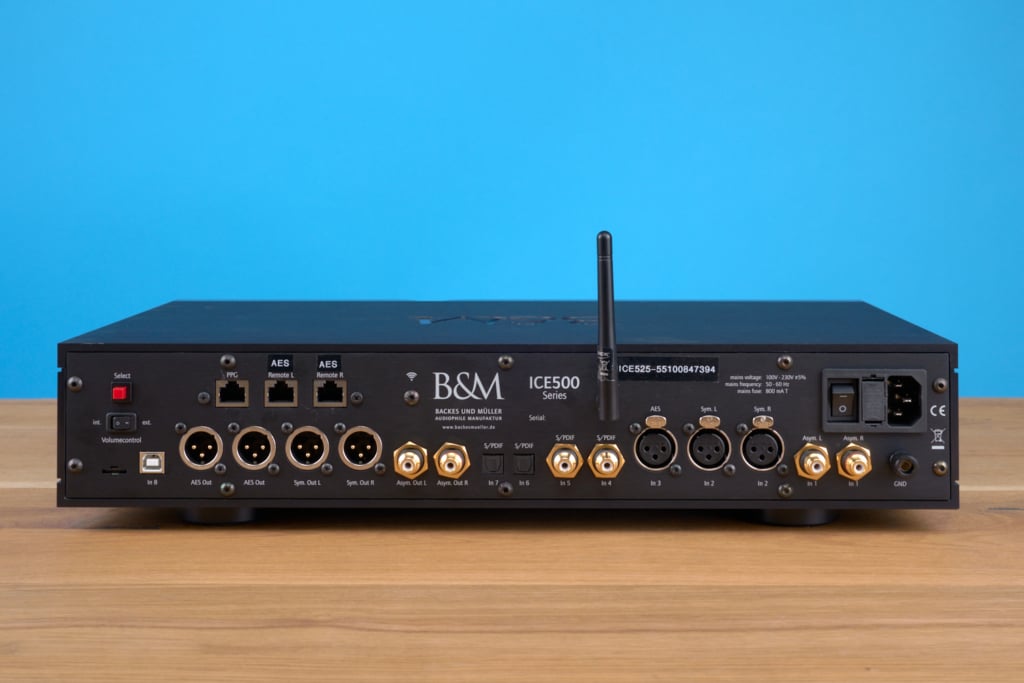 Backes & Müller Jubilé IO ICE 525 Rückseite Anschlüsse