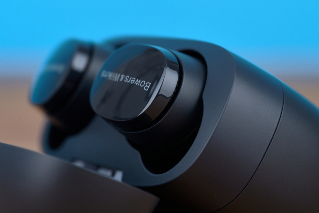 Bowers & Wilkins PI6 – Detail im Case
