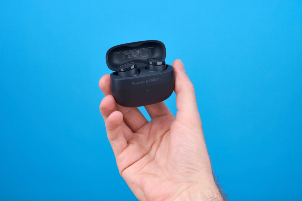 Bowers & Wilkins PI6 – In der Hand