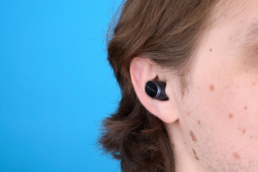 Bowers & Wilkins Pi8 – Im Ohr