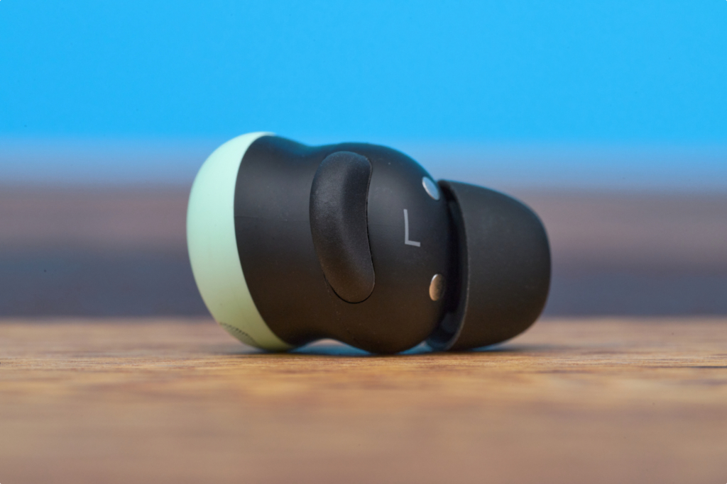 Google Pixel Buds Pro 2 – Nahaufnahme Finnen