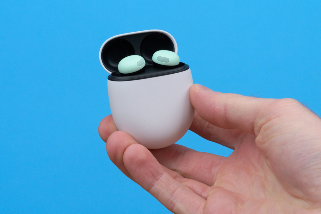 Google Pixel Buds Pro 2 – In der Hand