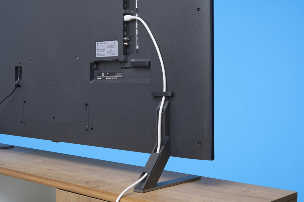 Standfüße hoch mit Kabel