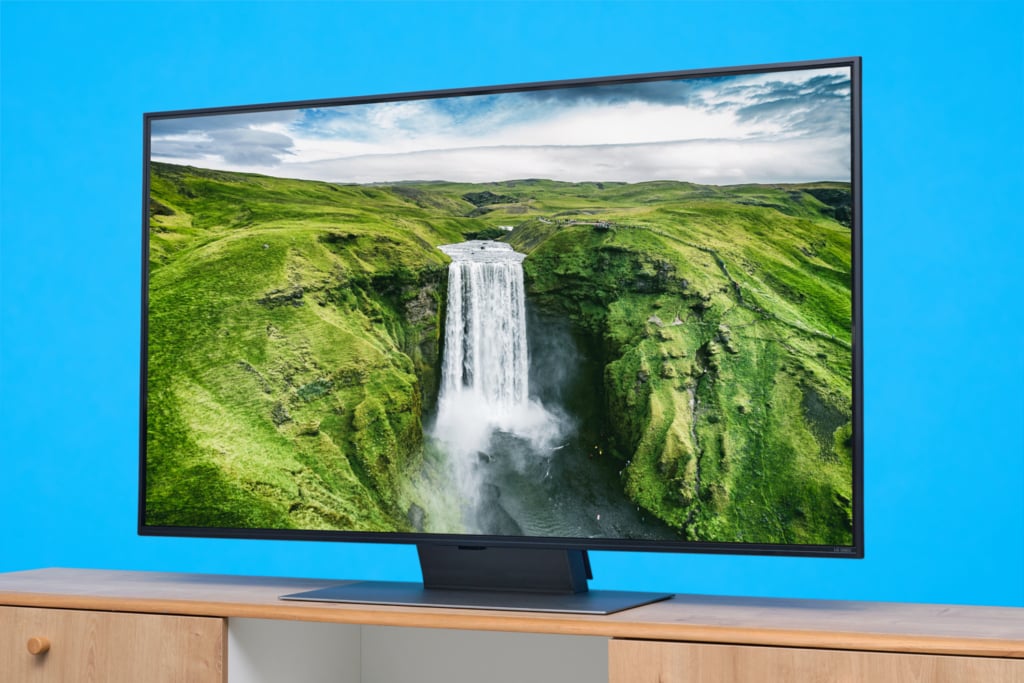 LG QNED86 Schrägansicht von rechts