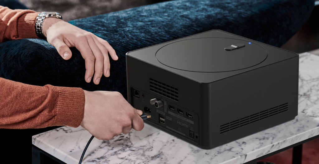 Die Zero Connect Box des LG OLED evo M4 belegt durchaus einigen Platz.