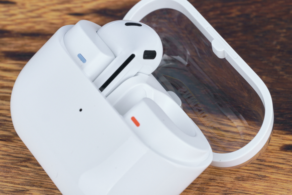 Samsung Galaxy BUds3. – Detail Buds im Case