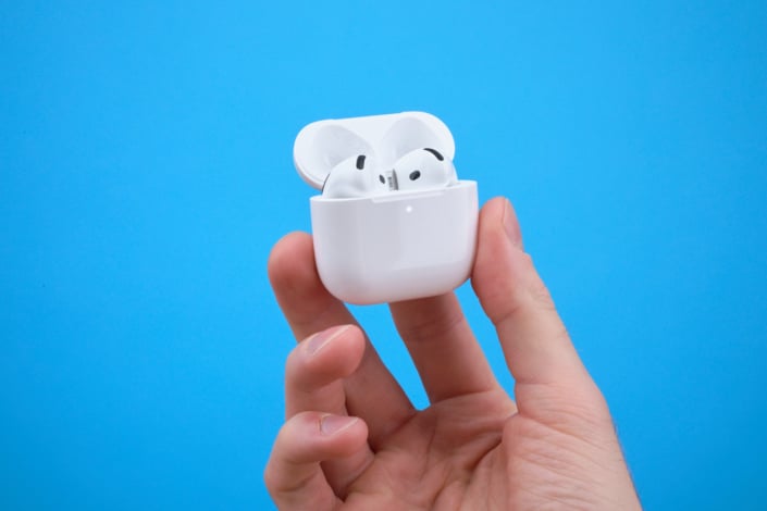 Apple AirPods 4 ANC vs Samsung Galaxy Buds3