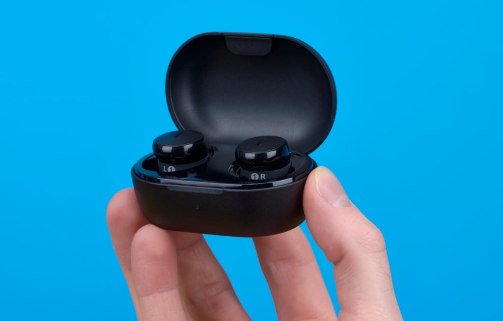 Bose QuietComfort Earbuds – In der Hand