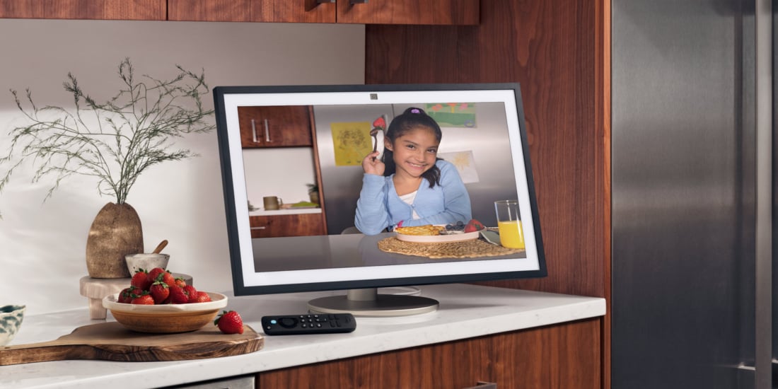 Der Amazon Echo Show 21 ist das bisher größte Smart-Display des Unternehmens.