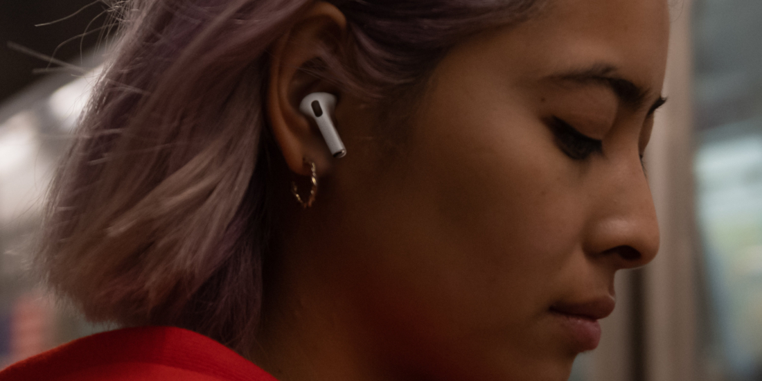 Wegen des ANC-Bugs der ersten Apple AirPods Pro wurde eine Sammelklage eingereicht.