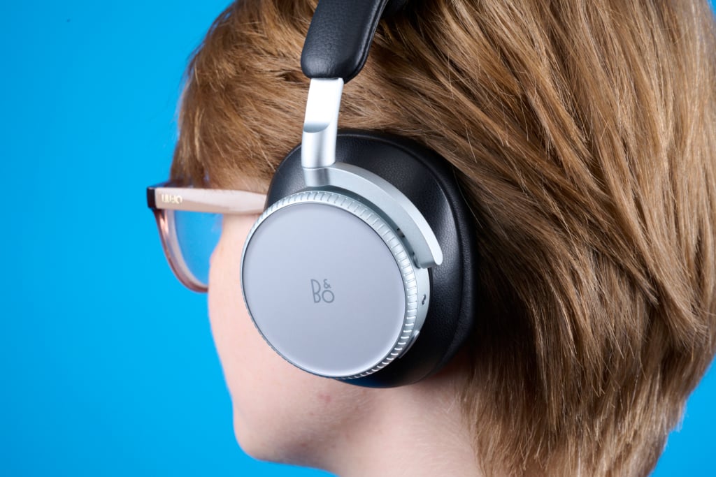 Bang & Olufsen Beoplay H100 im Test getragen