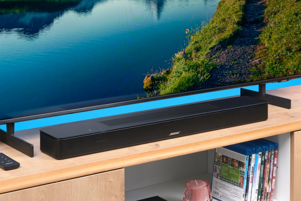 Bose Smart Soundbar vor Fernseher