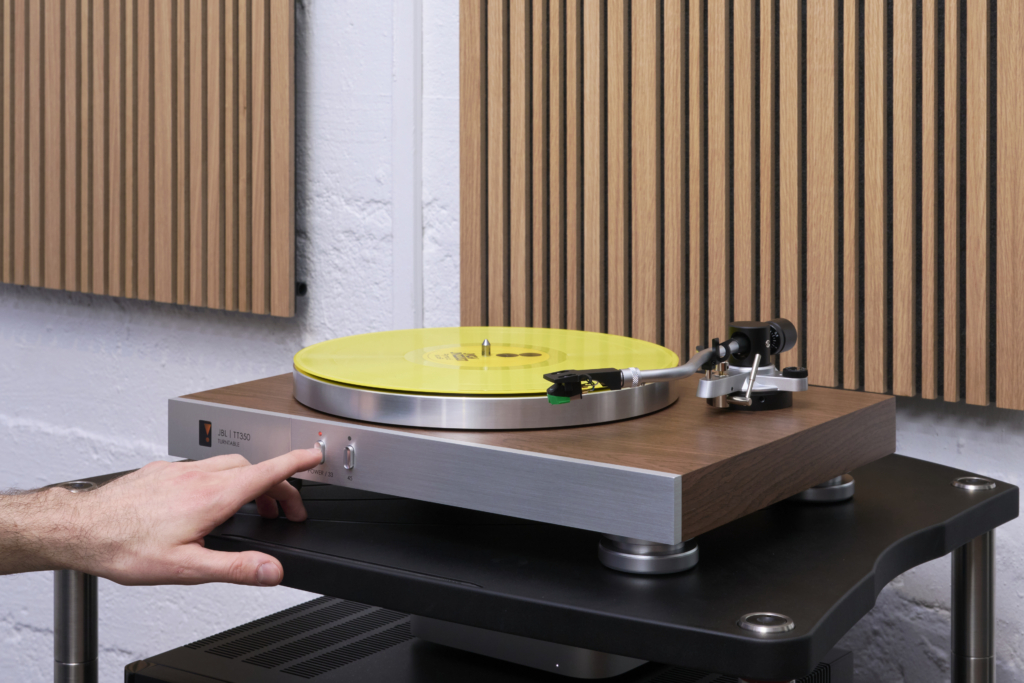 JBL TT350 Classic in Betrieb auf Rack