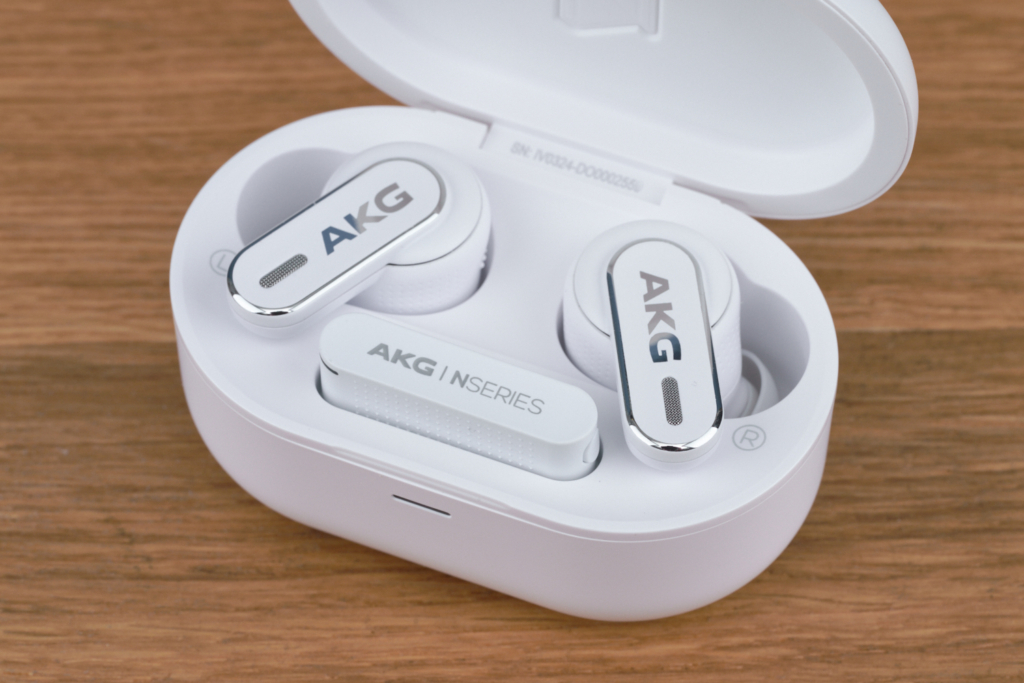 AKG Hybrid N5 – Buds im Case