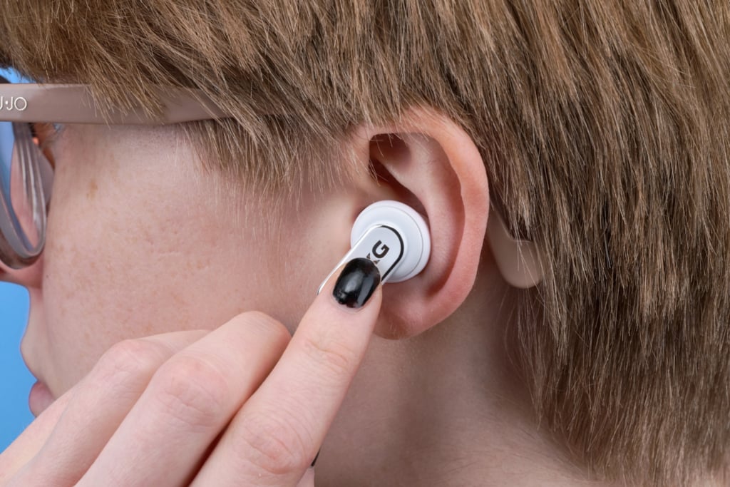 AKG Hybrid N5 – Bud im Ohr