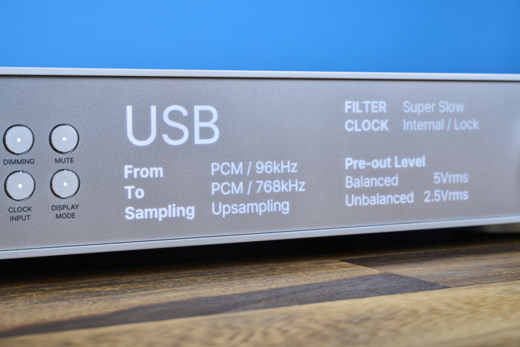 HiFi Rose RD160 Upsampling PCM Display