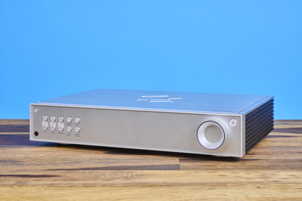 HiFi Rose RD160 schräg ausgeschaltet