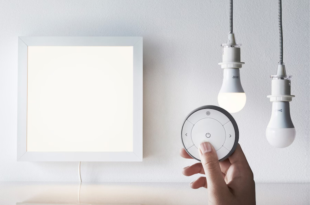Ikea erklärt, die adaptive Beleuchtung soll das Wohlbefinden fördern.