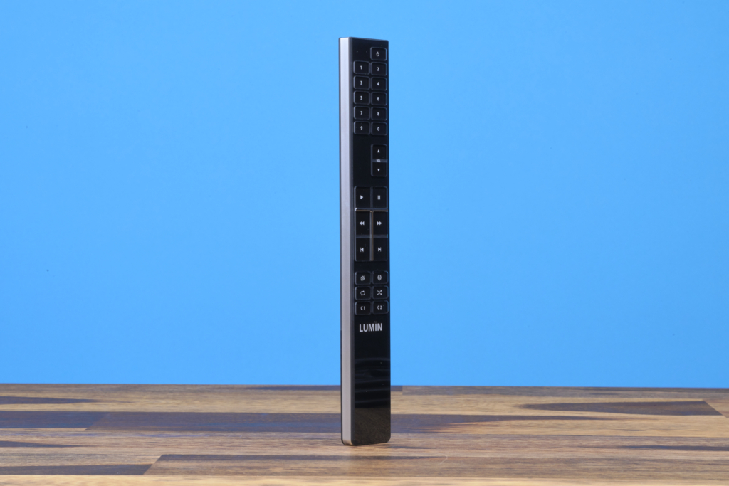 Lumin P1 Mini Fernbedienung stehend
