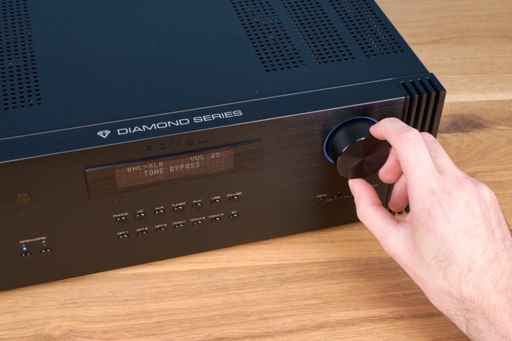 Rotel RA-6000 in Benutzung von oben