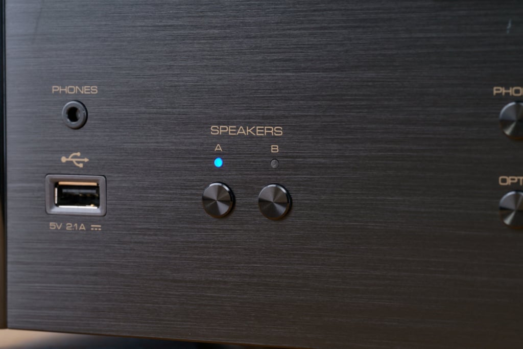 Rotel RA-6000 Kopfhörerbuchse, USB, Speaker A/B
