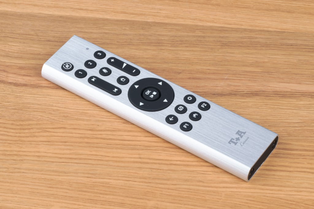 All-In-One Systme Ratgeber | T+A Fernbedienung auf Tisch