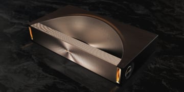 Der Hisense L9Q, ein neuer Laser-TV, gibt auf der CES 2025 seinen Einstand.