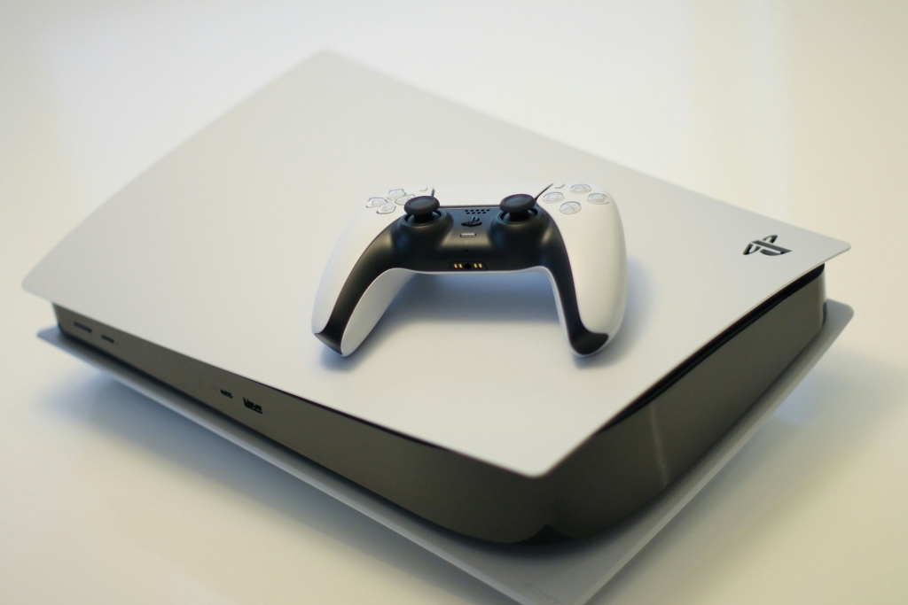 Playstation 5 mit Controller