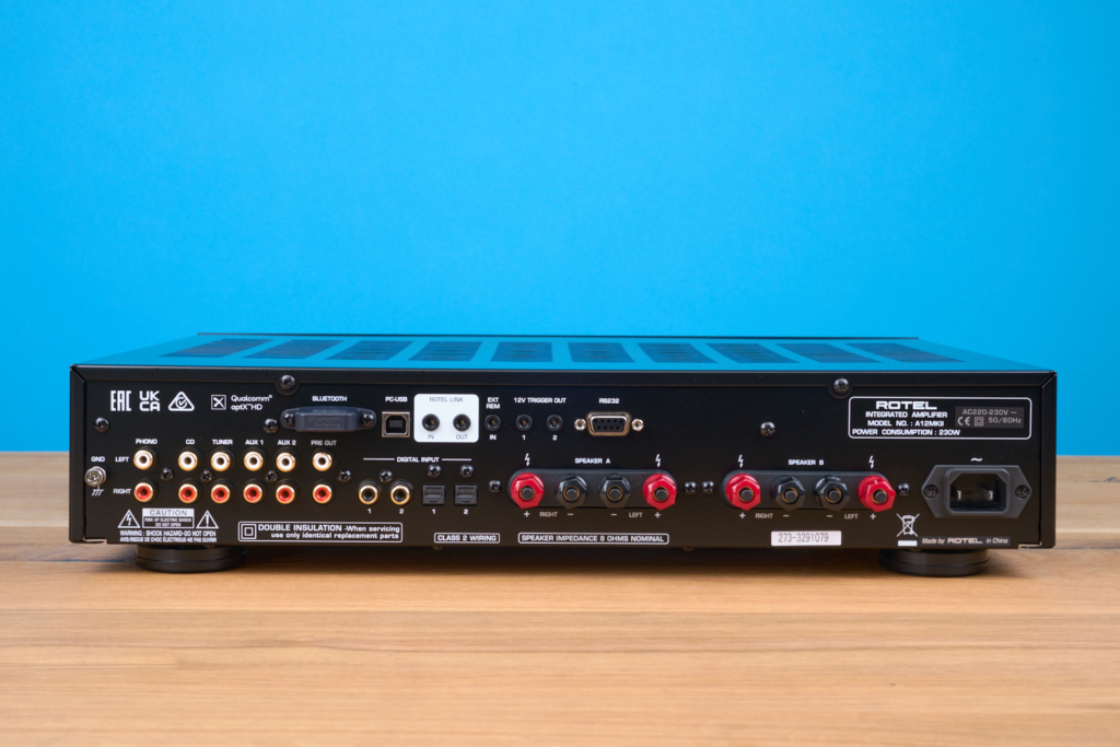 Rotel A12 MKII – Rückseite mit Anschlüssen