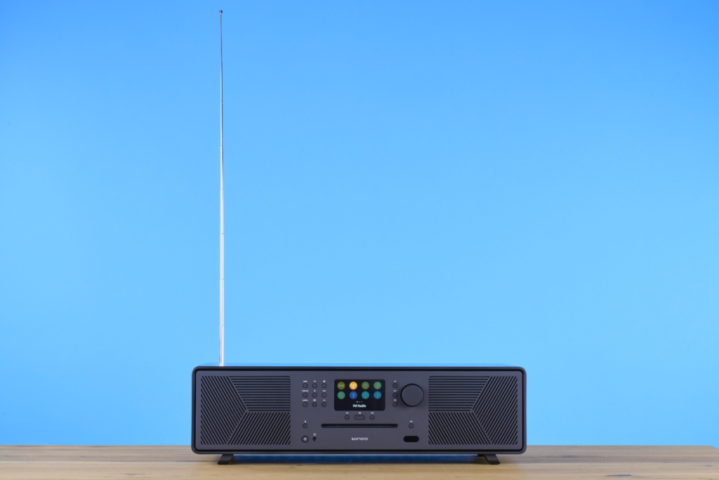Sonoro Meisterstück (Gen. 2) – Gesamtansicht mit Antenne