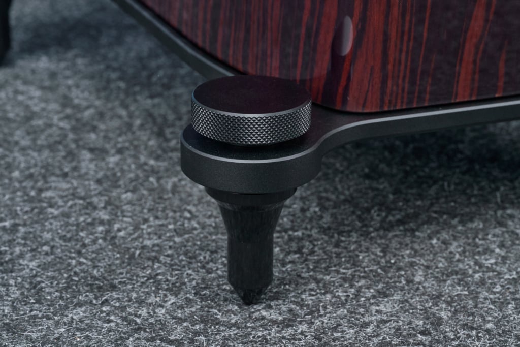 T+A Solitaire S 430 Spikes Detail