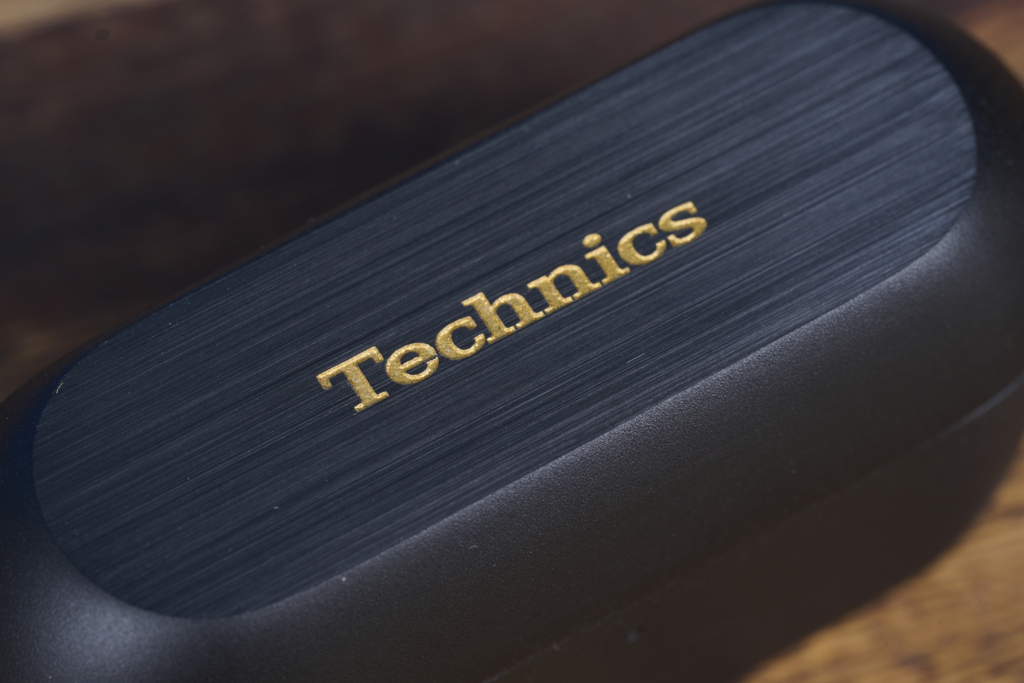 Technics EAH-AZ100 – Schriftzug