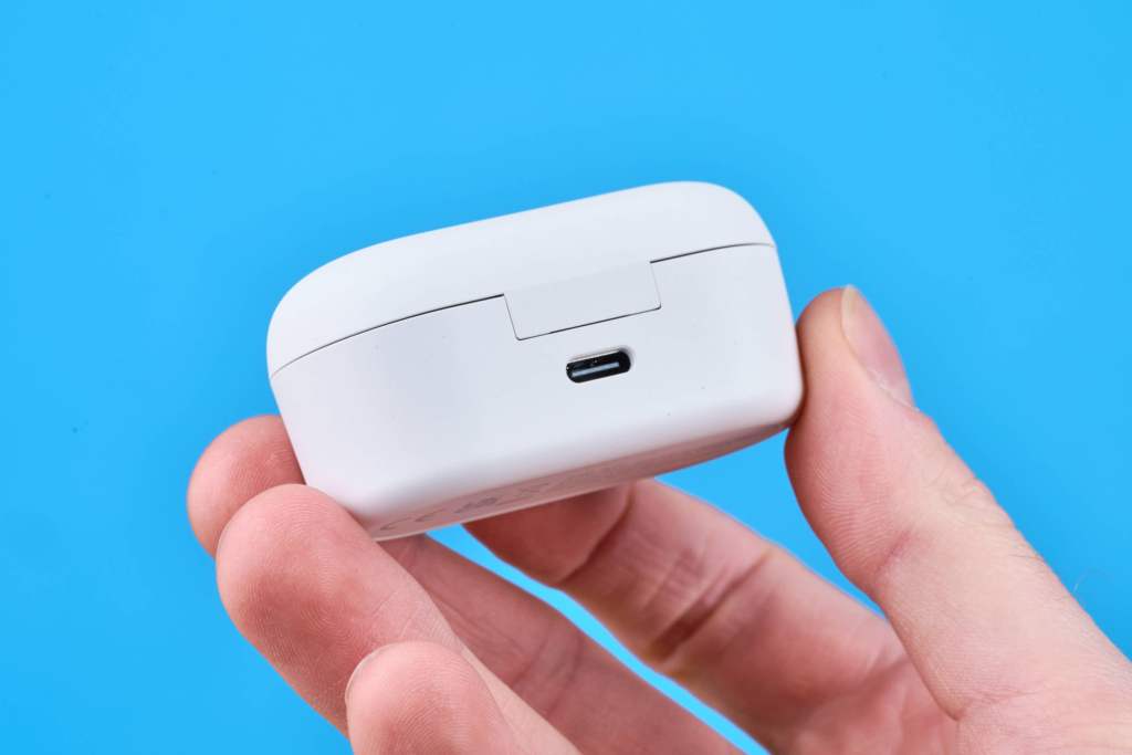 LG xboom Buds – In der Hand
