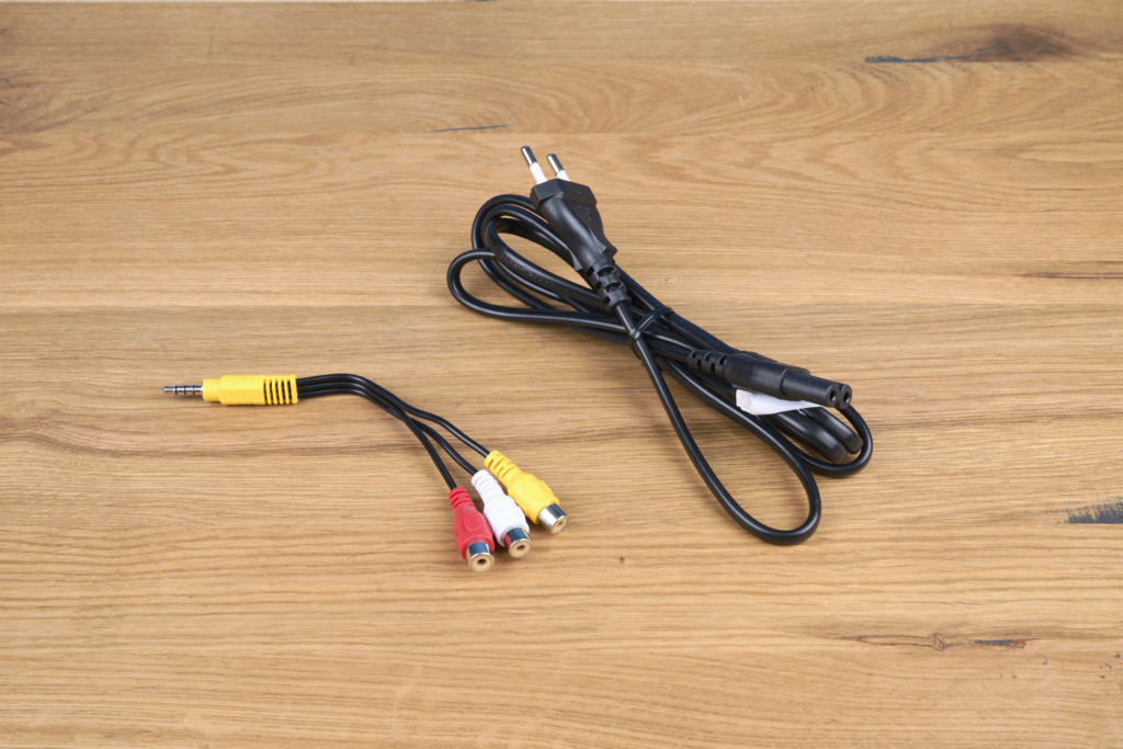 AV- und Netzkabel