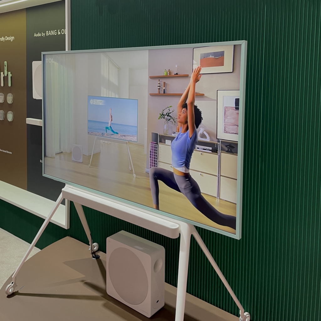 TCL NXTFRAME A300 mit Bodenständer