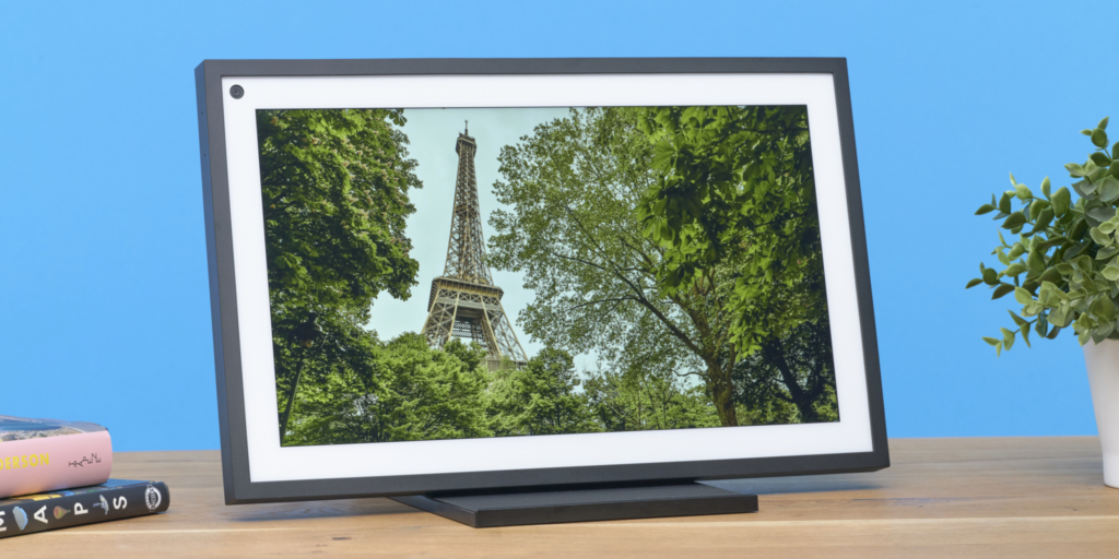 Der Amazon Echo Show 15 ist auch von der Anpassung betroffen.